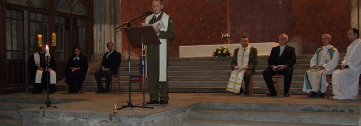 Modlitba za vlast v kapli sv. Barbory v Hranicích.