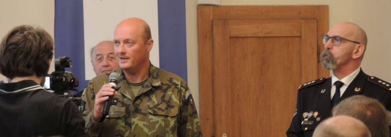 Hlavní kaplan představuje Duchovní službu v rezortu Ministerstva obrany ČR.